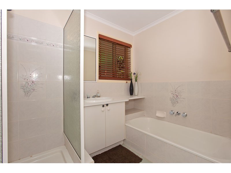4 Montrose Place, Redland Bay QLD 4165