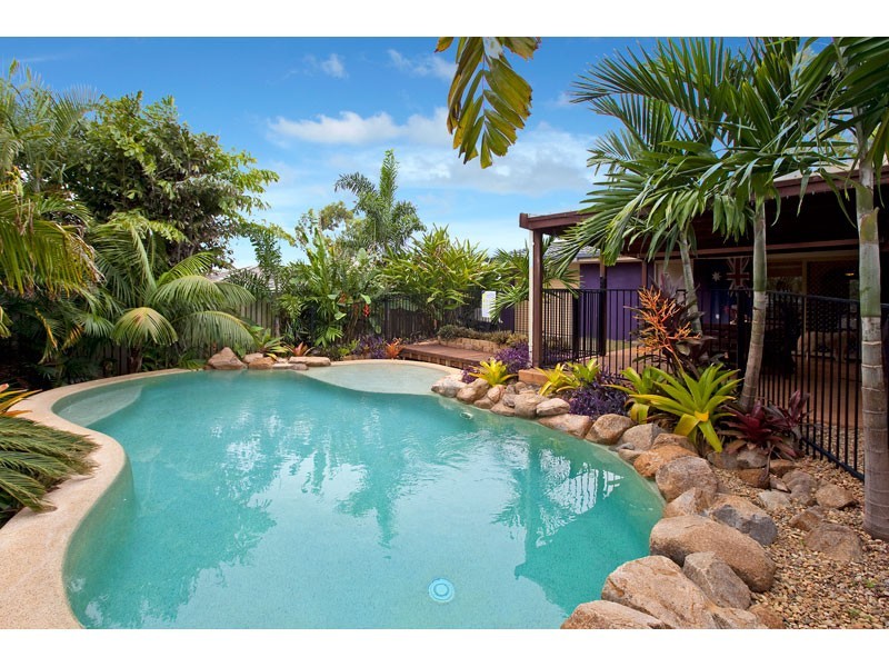 4 Montrose Place, Redland Bay QLD 4165