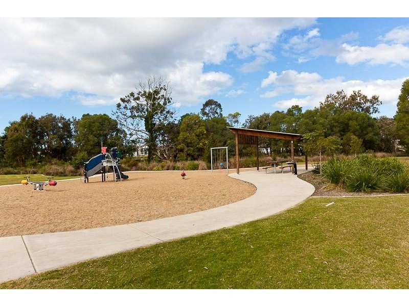 8 Pyrus Place, Redland Bay QLD 4165