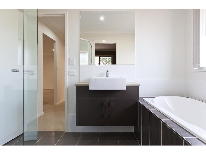 8 Pyrus Place, Redland Bay QLD 4165