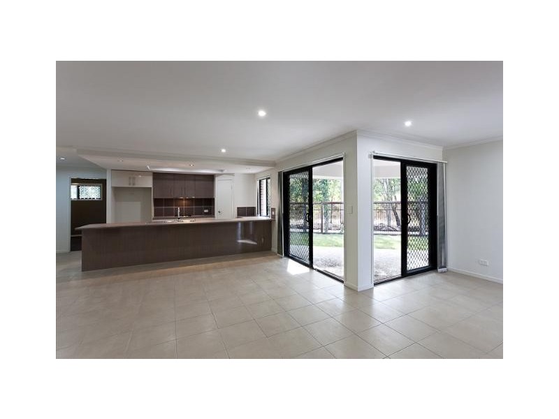 8 Pyrus Place, Redland Bay QLD 4165