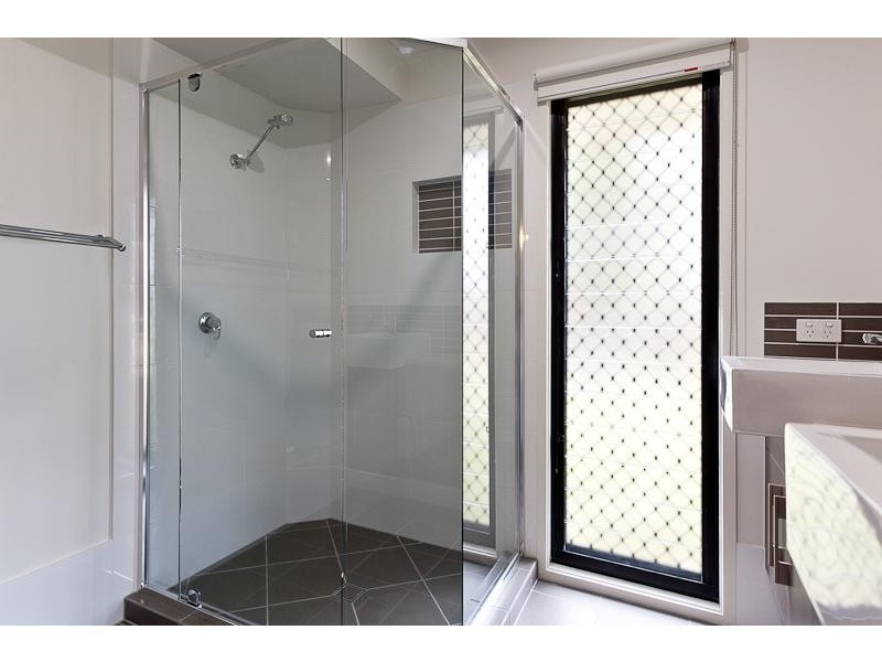 8 Pyrus Place, Redland Bay QLD 4165