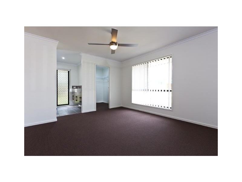 8 Pyrus Place, Redland Bay QLD 4165