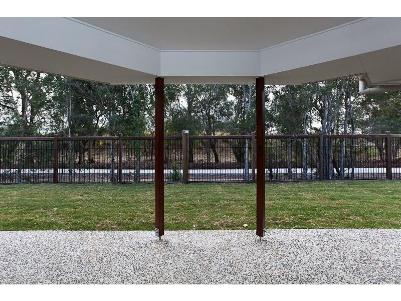 8 Pyrus Place, Redland Bay QLD 4165