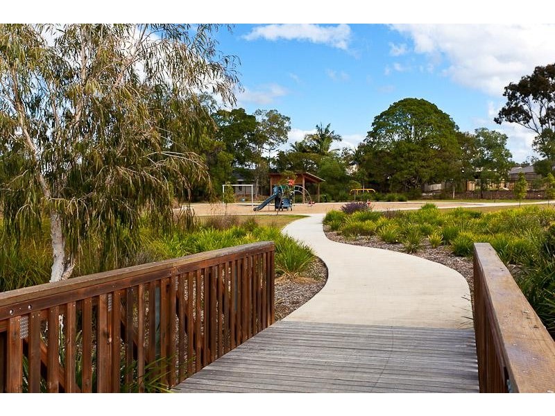 8 Pyrus Place, Redland Bay QLD 4165