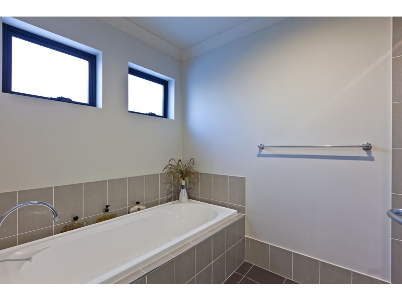 13 Highland Street, Redland Bay QLD 4165