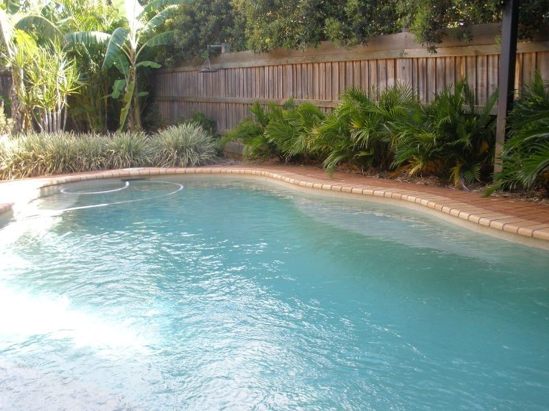 1 Syracuse St, Redland Bay QLD 4165