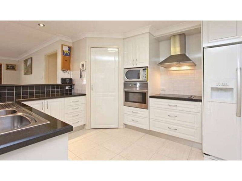 1 Syracuse St, Redland Bay QLD 4165