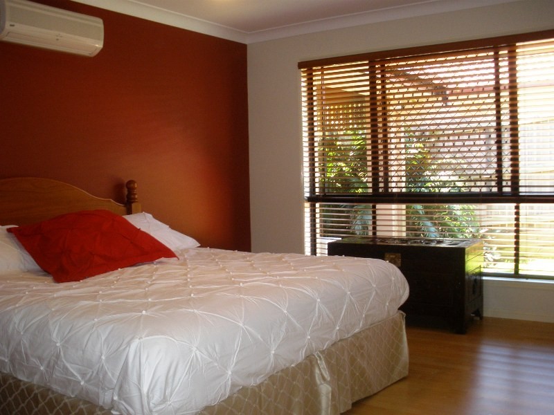 1 Syracuse St, Redland Bay QLD 4165