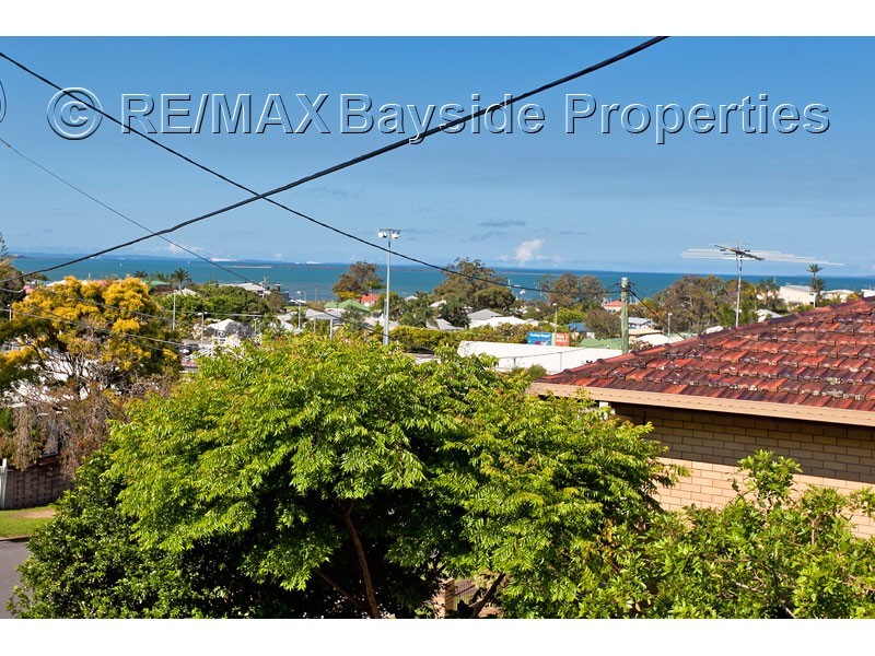 11 Gordon Parade, Manly QLD 4179