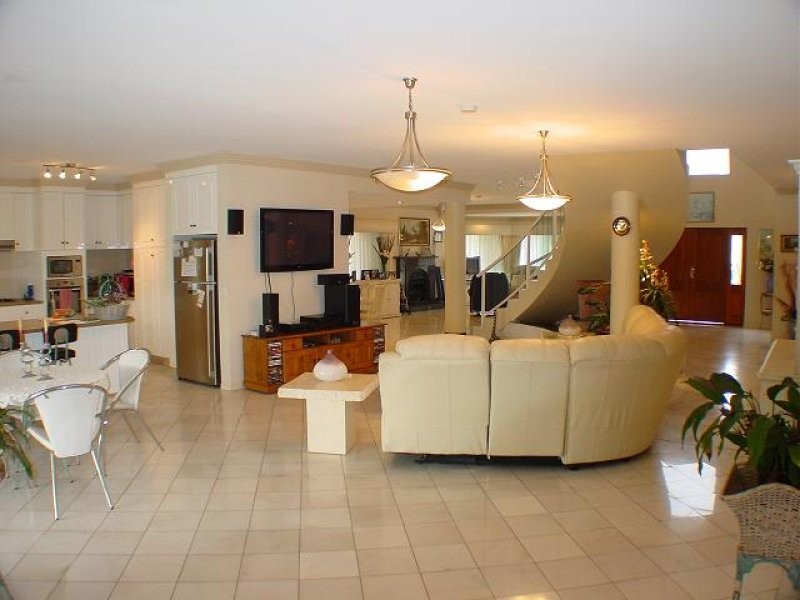 11 Bonaventure Court, Raby Bay QLD 4163