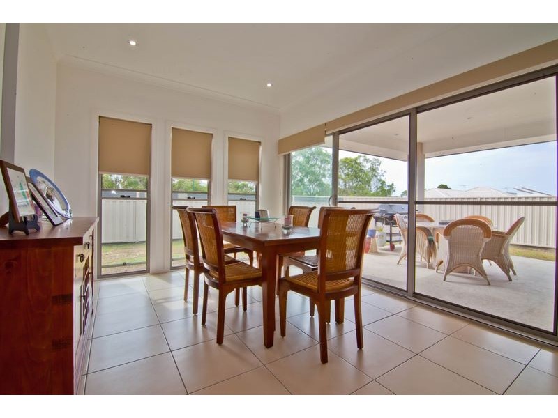 14 Magnetic Place, Redland Bay QLD 4165