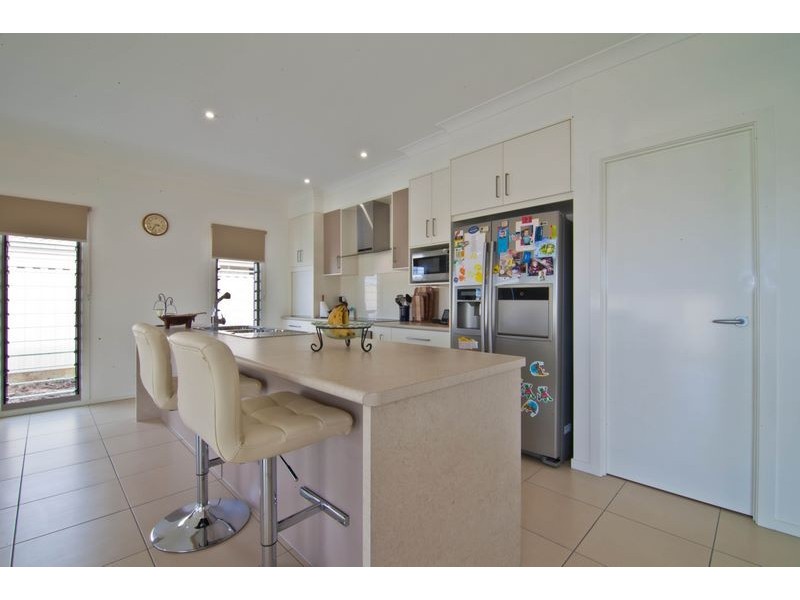 14 Magnetic Place, Redland Bay QLD 4165