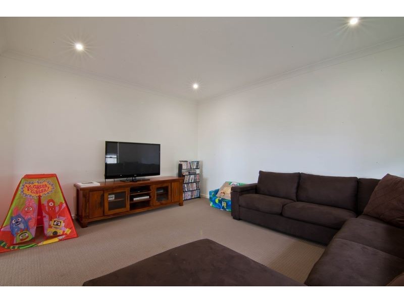 14 Magnetic Place, Redland Bay QLD 4165