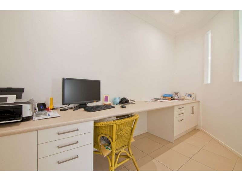 14 Magnetic Place, Redland Bay QLD 4165