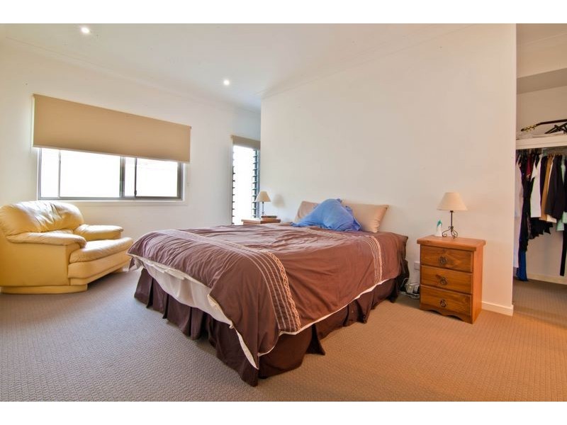 14 Magnetic Place, Redland Bay QLD 4165
