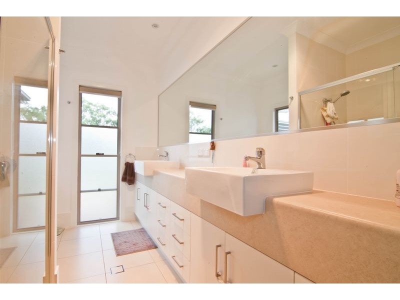 14 Magnetic Place, Redland Bay QLD 4165