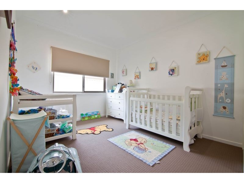 14 Magnetic Place, Redland Bay QLD 4165