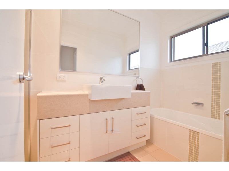 14 Magnetic Place, Redland Bay QLD 4165