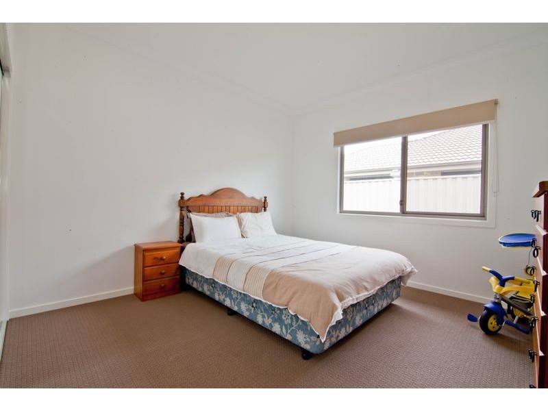14 Magnetic Place, Redland Bay QLD 4165