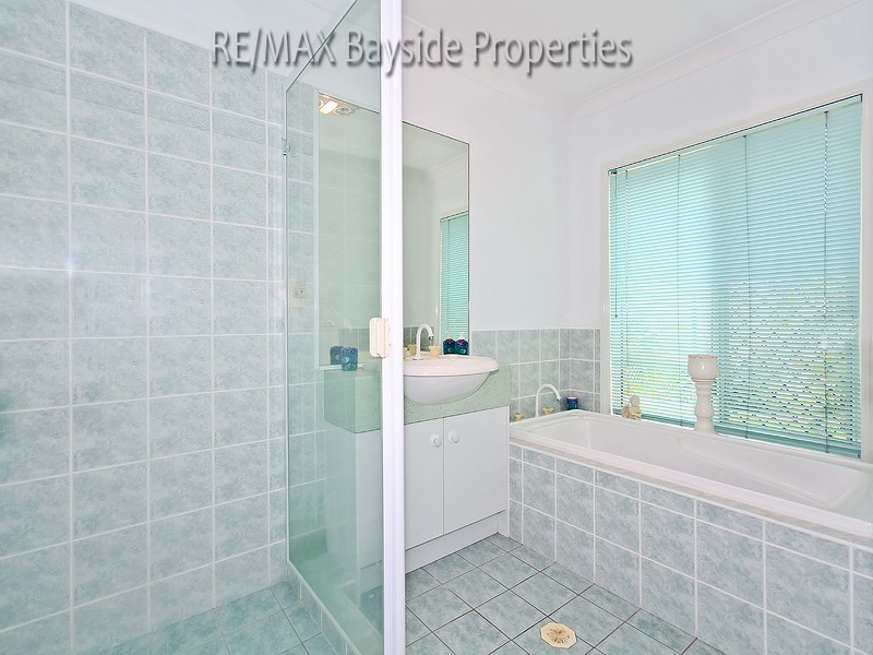 32 Marjorie Buckler Ave, Redland Bay QLD 4165