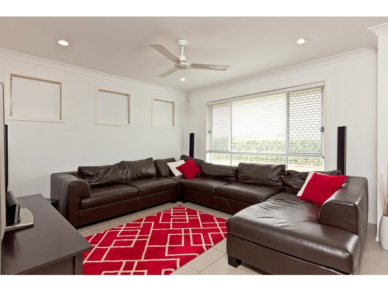 25 Aqua Crescent, Redland Bay QLD 4165