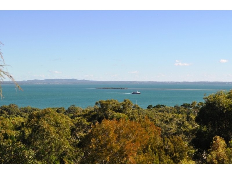 15 Rainbow Crescent, Dunwich QLD 4183