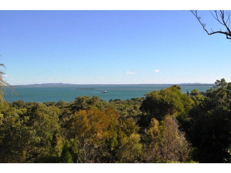 15 Rainbow Crescent, Dunwich QLD 4183
