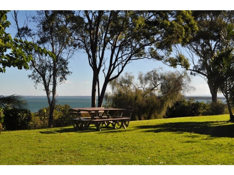15 Rainbow Crescent, Dunwich QLD 4183
