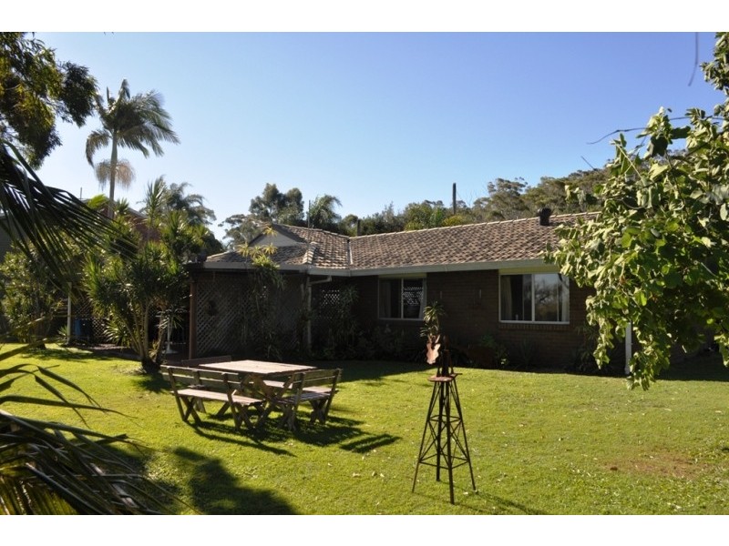15 Rainbow Crescent, Dunwich QLD 4183