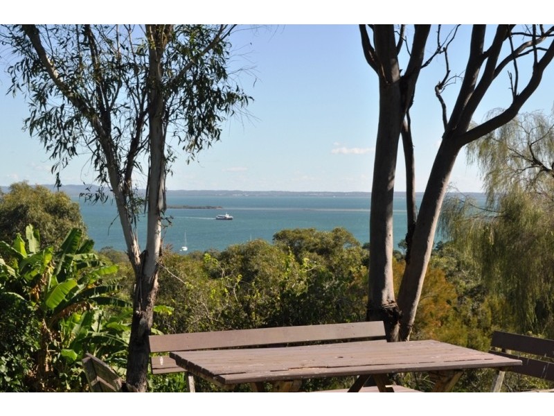 15 Rainbow Crescent, Dunwich QLD 4183