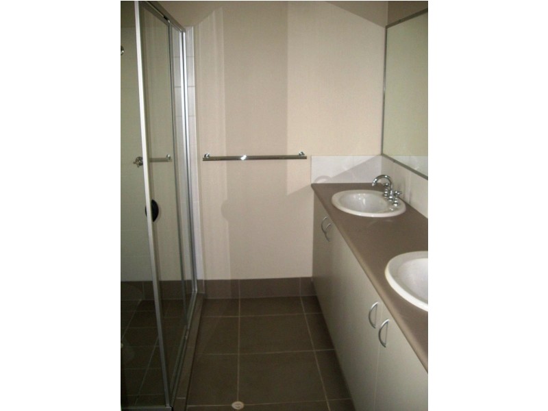 10 Newcomb Court, Redland Bay QLD 4165