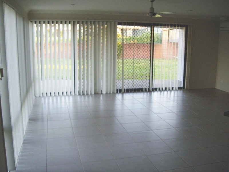 10 Newcomb Court, Redland Bay QLD 4165