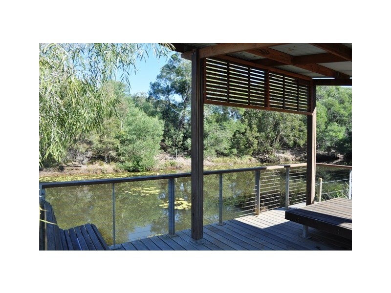 19 Lois Place, Redland Bay QLD 4165