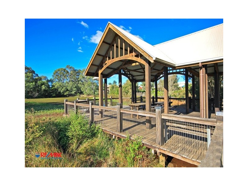 19 Lois Place, Redland Bay QLD 4165