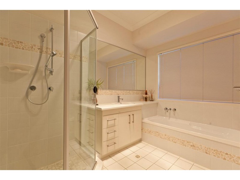 24  Haig Road, Birkdale QLD 4159