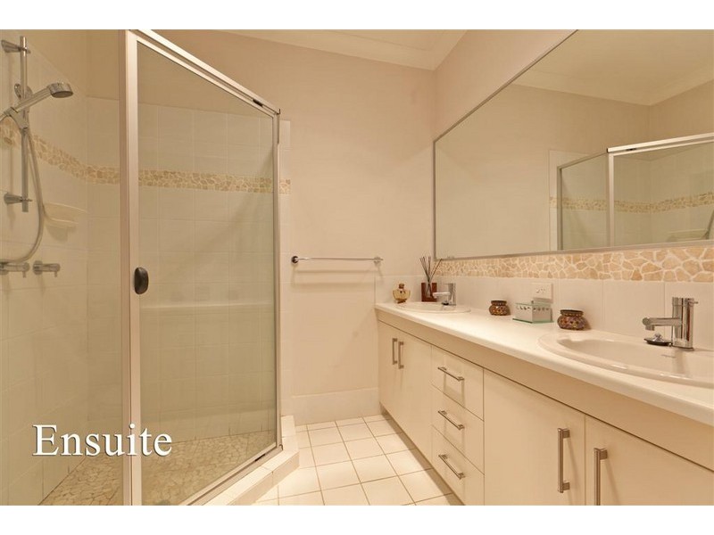 24  Haig Road, Birkdale QLD 4159