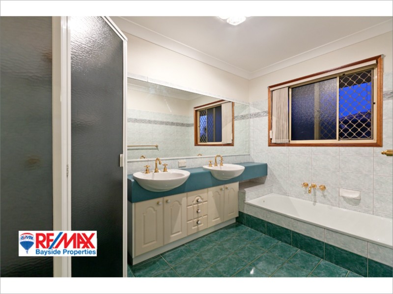 27 Downwind Court, Birkdale QLD 4159