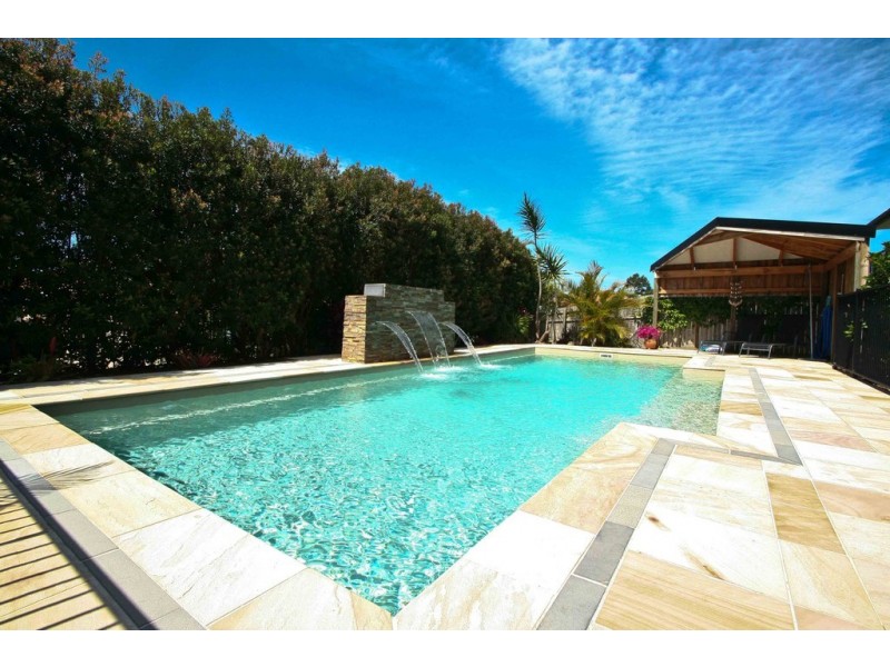 9 St Clair Court, Redland Bay QLD 4165