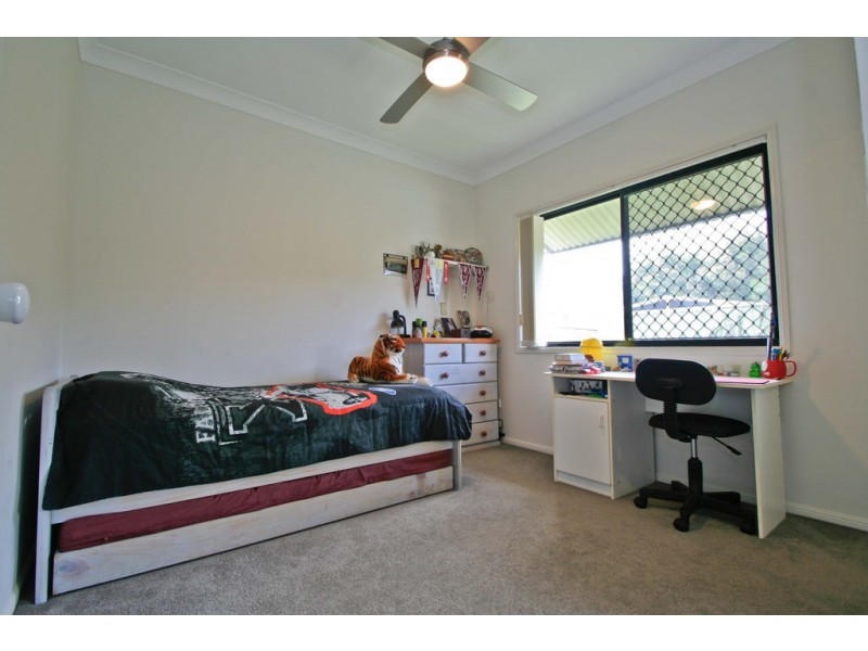 9 St Clair Court, Redland Bay QLD 4165