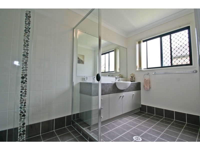 9 St Clair Court, Redland Bay QLD 4165