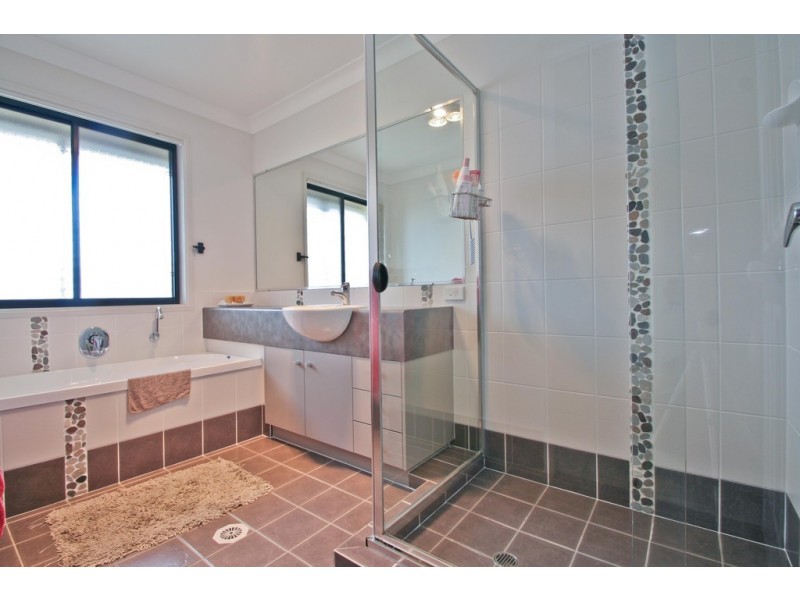 9 St Clair Court, Redland Bay QLD 4165