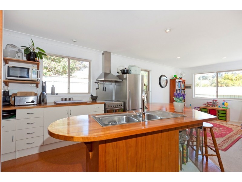 32 Muriel Street, Redland Bay QLD 4165