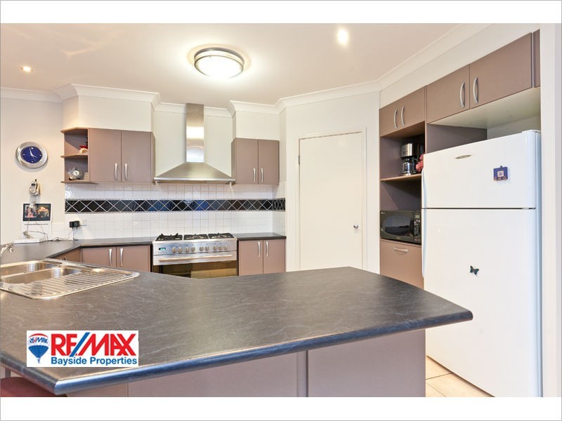 11 Caswell Cres, Redland Bay QLD 4165