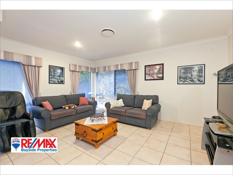 11 Caswell Cres, Redland Bay QLD 4165