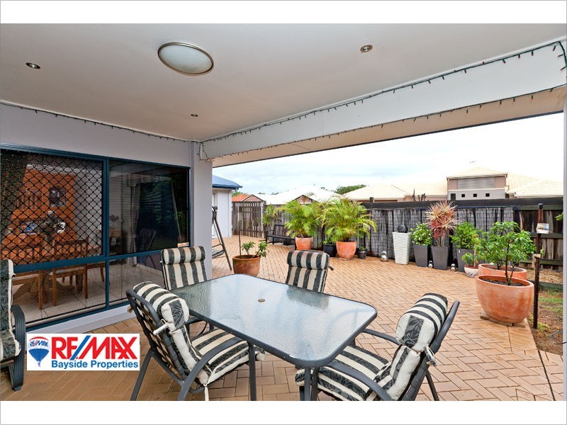11 Caswell Cres, Redland Bay QLD 4165