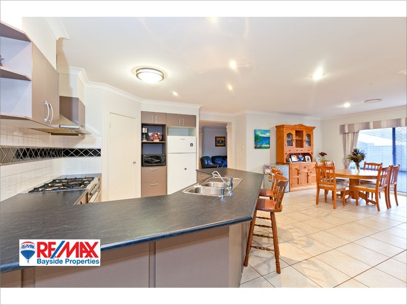 11 Caswell Cres, Redland Bay QLD 4165