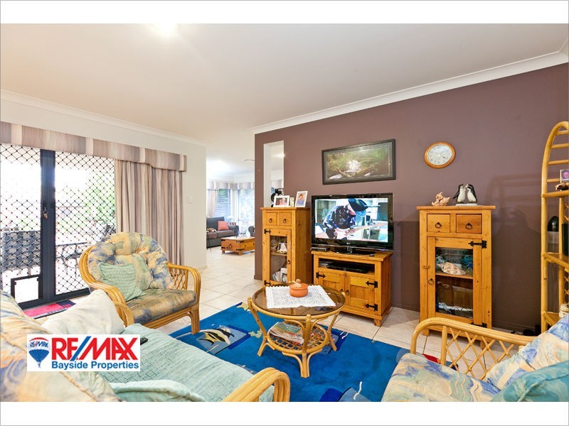 11 Caswell Cres, Redland Bay QLD 4165