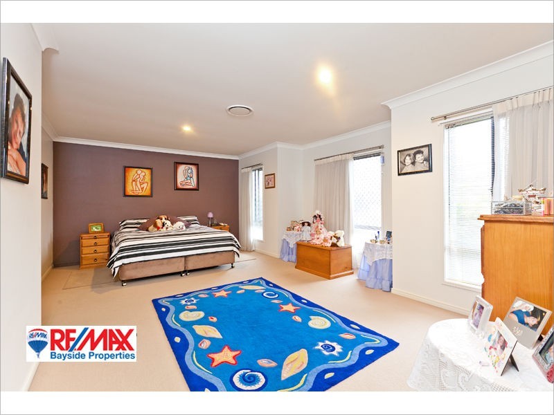 11 Caswell Cres, Redland Bay QLD 4165