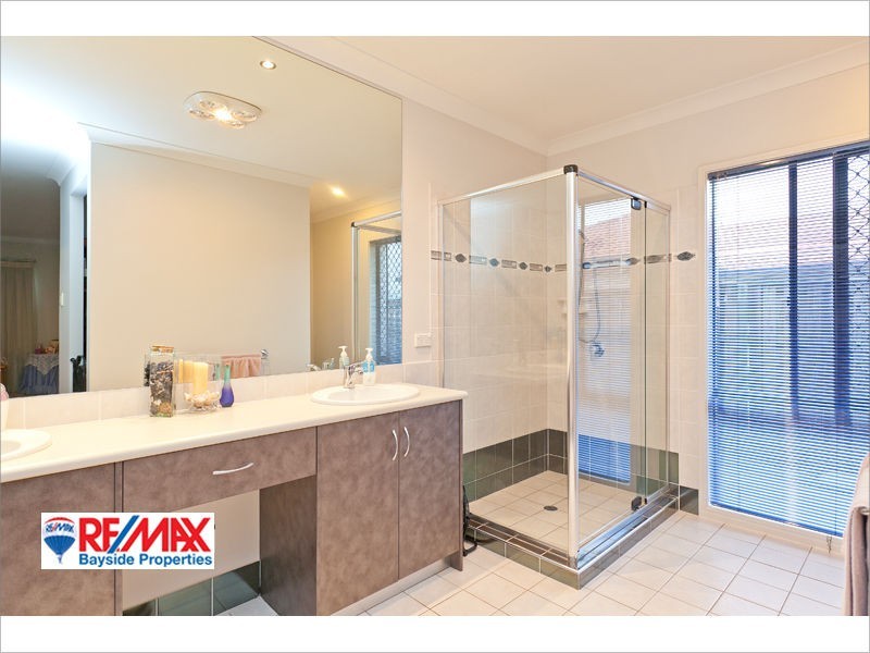 11 Caswell Cres, Redland Bay QLD 4165